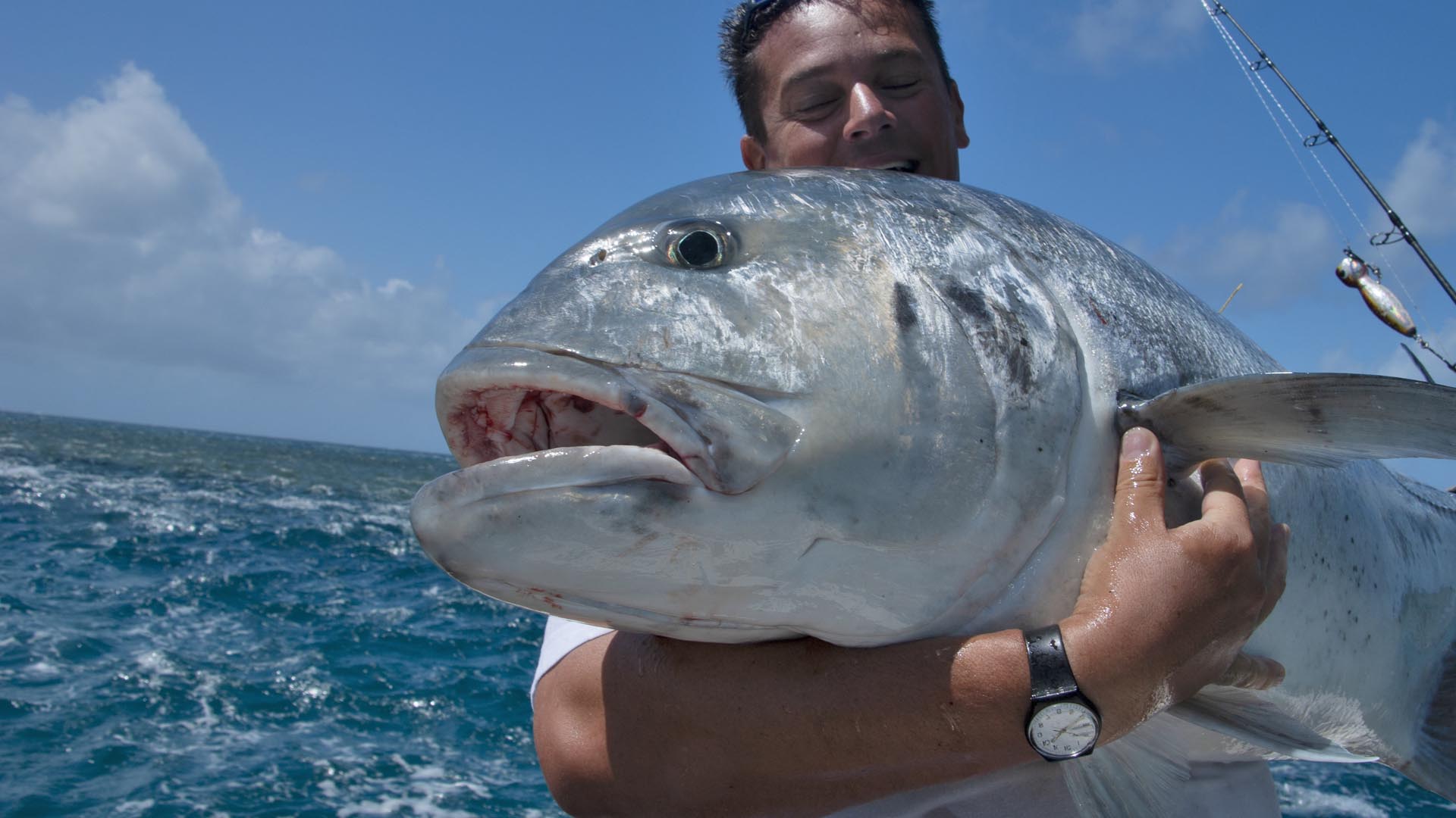 Schweres Spinnfischen und Jigging auf Giant Trevally